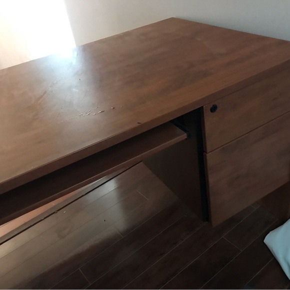Wooden computer desk - Picture 3 of 6